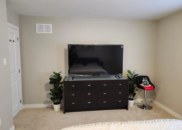 Private Room-Brand New-Budget Friendly Master Bedroom-House