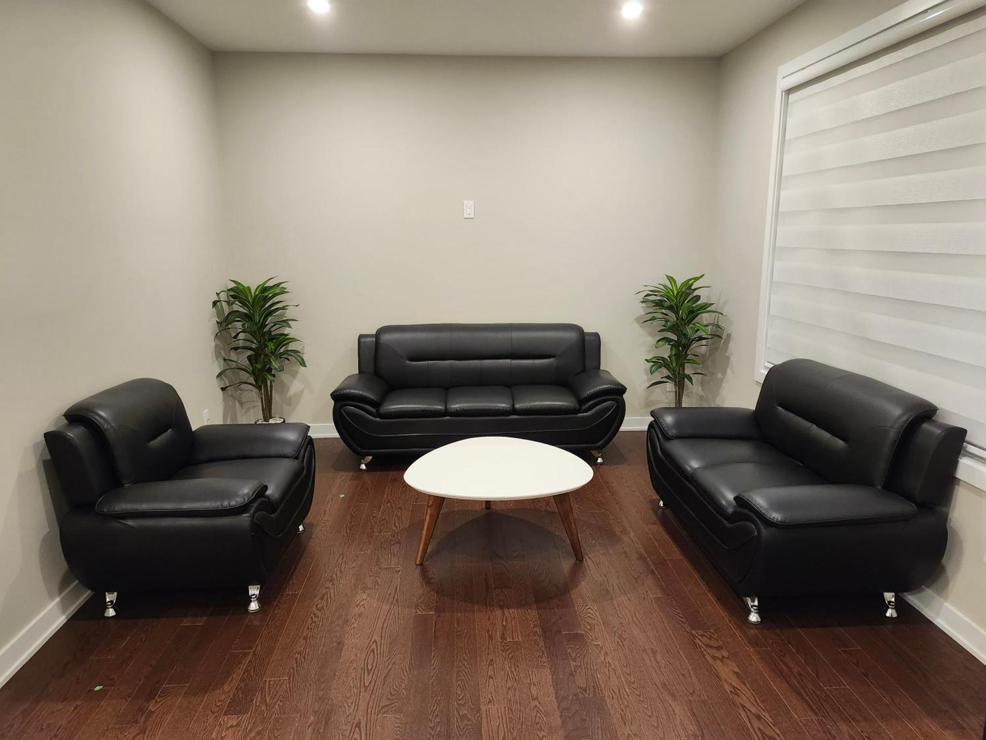 Homestay Private Room-brand New-budget Friendly Master Bedroom-house Carleton Place